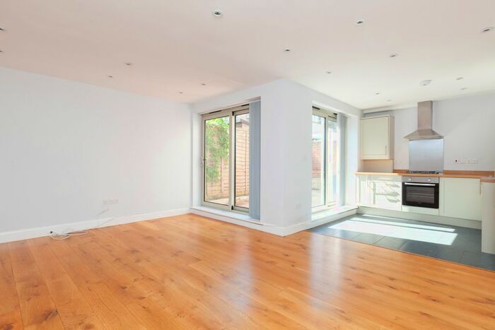 1 Bedroom Mews To Rent In Brownswood Road, London, N4