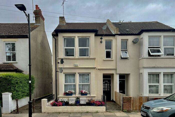 1 Bedroom Flat To Rent In Oban Road, SS2