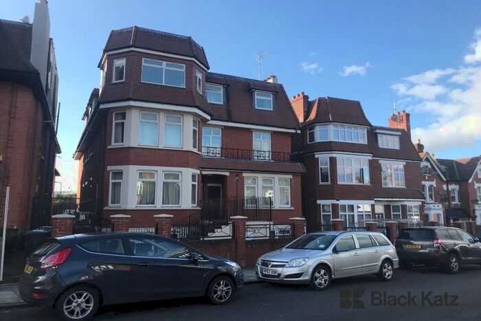 3 Bedroom Flat To Rent In Farnan Road, Streatham, SW16