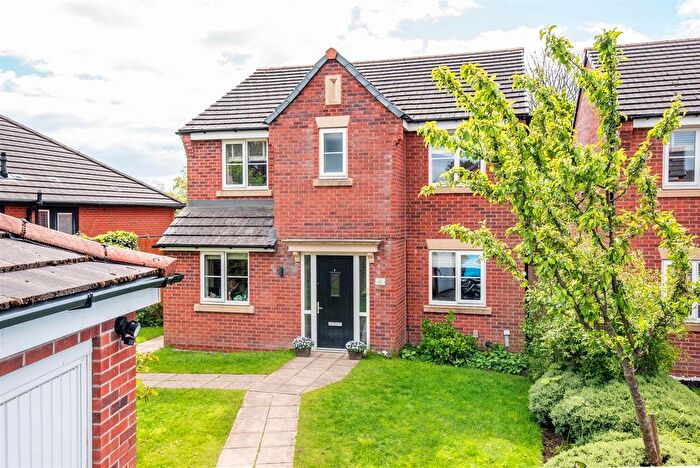 4 Bedroom Detached House For Sale In Grove Farm Drive, Adlington, Chorley, PR6