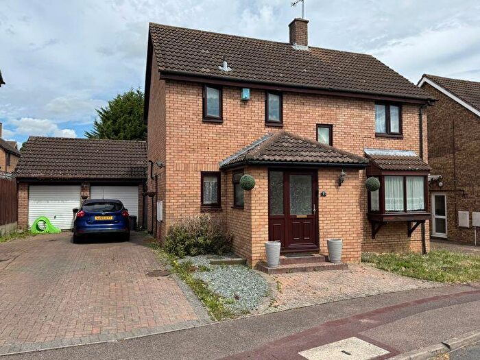 4 Bedroom Detached House For Sale In Snowford Close, Luton, LU3