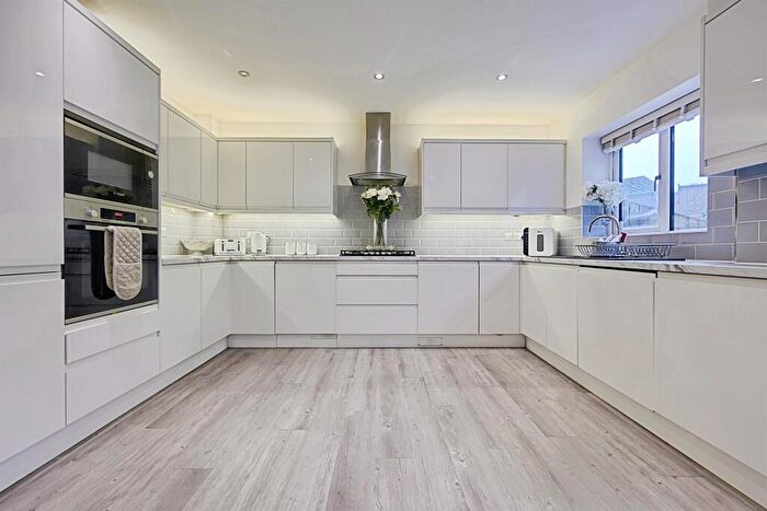 3 Bedroom Semi Detached House For Sale In Talbot Rise, Halifax, HX2