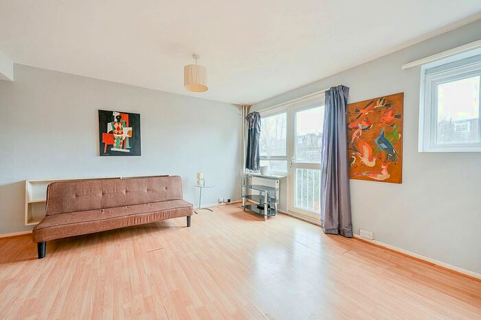 Studio To Rent In Rockley Court, Shepherd's Bush, London, W14