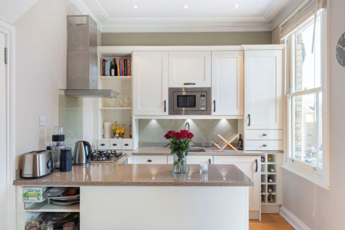 1 Bedroom Flat For Sale In Church Road, Richmond Hill, TW10