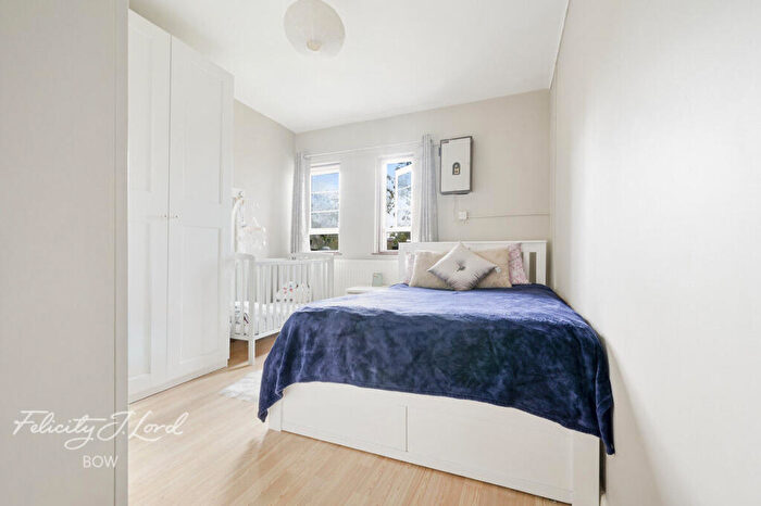 2 Bedroom Flat For Sale In West India Dock Road, London, E14