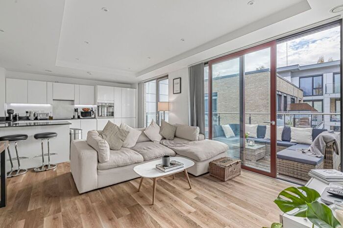 1 Bedroom Flat For Sale In Knaresborough Drive, London, SW18