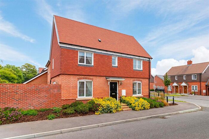 3 Bedroom House For Sale In Begonia Gate, Worthing, BN13