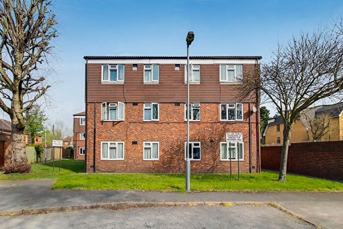 1 Bedroom Flat For Sale In Russets Close, London, E4