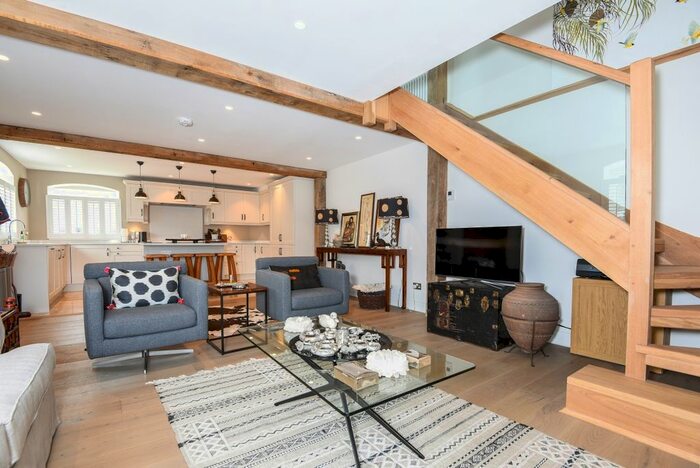 2 Bedroom Barn Conversion To Rent In Park Road, Banstead SM7