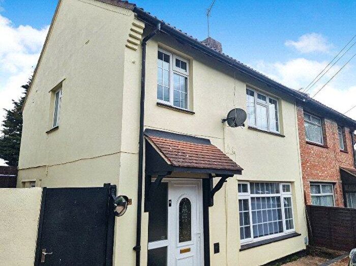 3 Bedroom Retirement Property To Rent In Valence Road, Erith, DA8