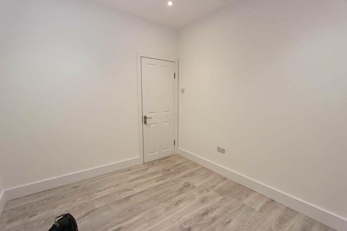 2 Bedroom Apartment To Rent In Langham Road, London, N15