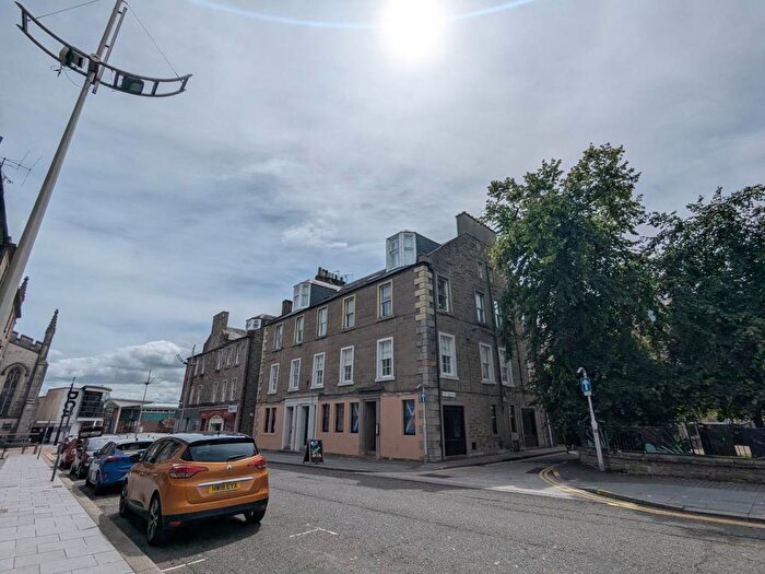 2 Bedroom Flat To Rent In D Tay Square, Dundee, DD1