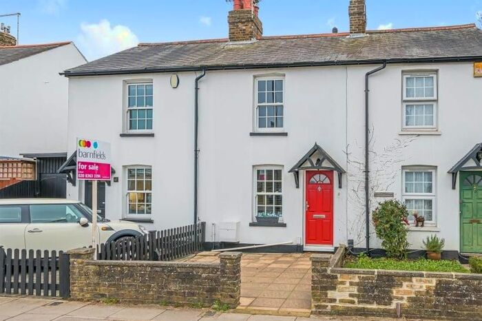 2 Bedroom Property To Rent In Chase Road, London, N14