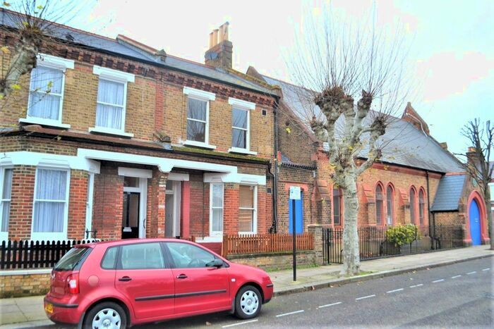 3 Bedroom Flat To Rent In Fourth Avenue, Queens Park, London, W10