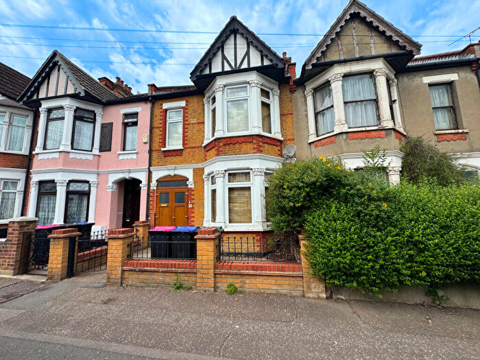 3 Bedroom Terraced House For Sale In Westcliff Park Drive, Westcliff-On-Sea, SS0