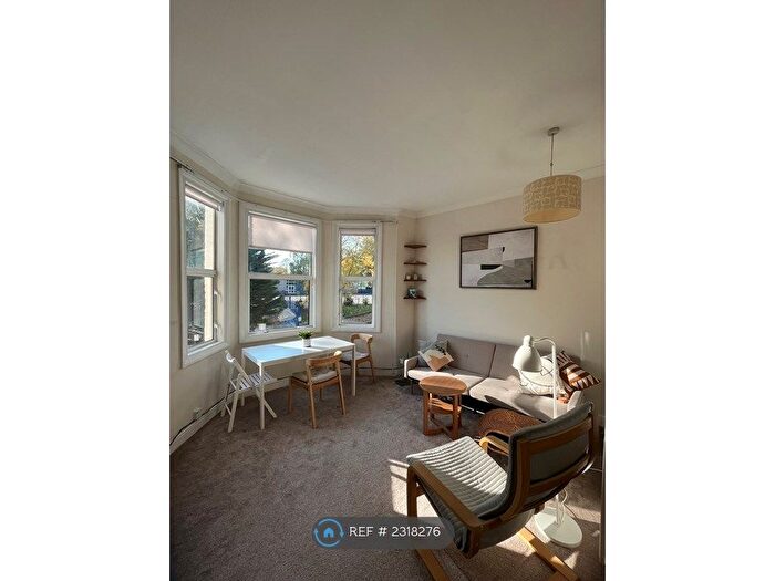 2 Bedroom Flat To Rent In First Floor, London, N19