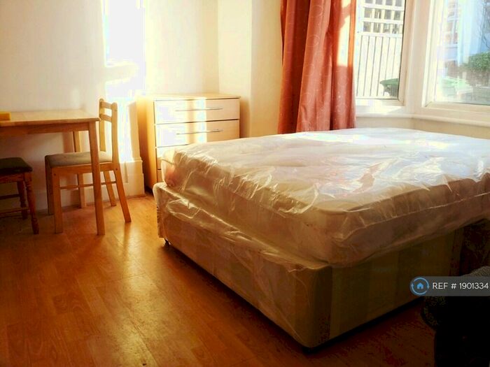 Studio To Rent In Wightman Road, Turnpike Lane, N8