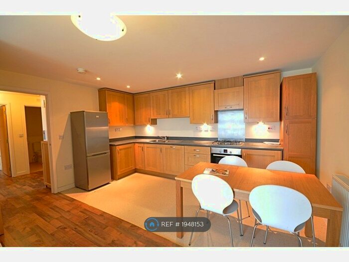 2 Bedroom Flat To Rent In Lovelace House, London, W13