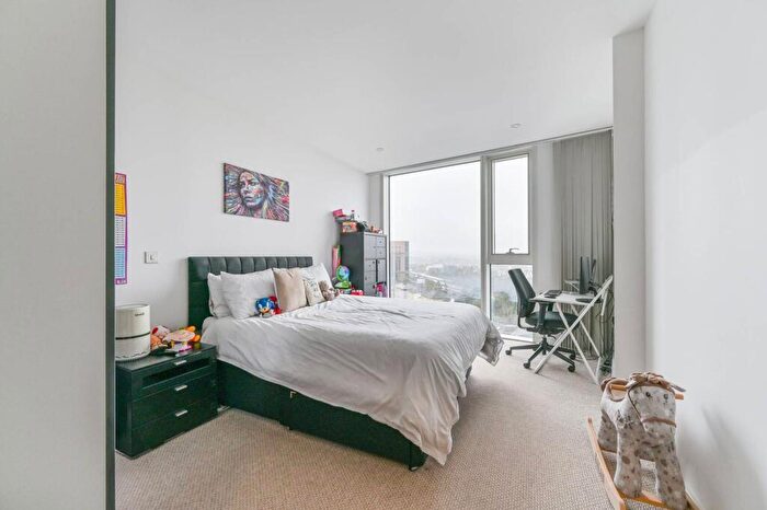 2 Bedroom Flat For Sale In Newgate Tower, Croydon, CR0