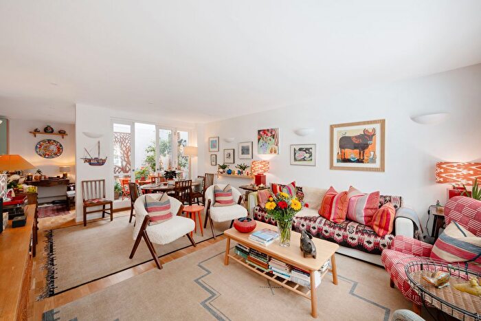 3 Bedroom Mews For Sale In Rodmarton Street, London, W1U