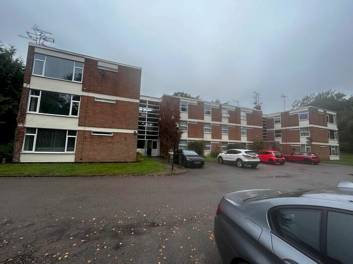 2 Bedroom Flat For Sale In Millfield Court, Henley In Arden, B95