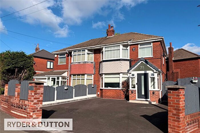 3 Bedroom Semi-Detached House For Sale In West Avenue, New Moston, Manchester, Greater Manchester, M40