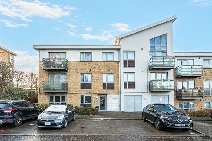 1 Bedroom Apartment For Sale In Stafford Gardens, Maidstone, ME15
