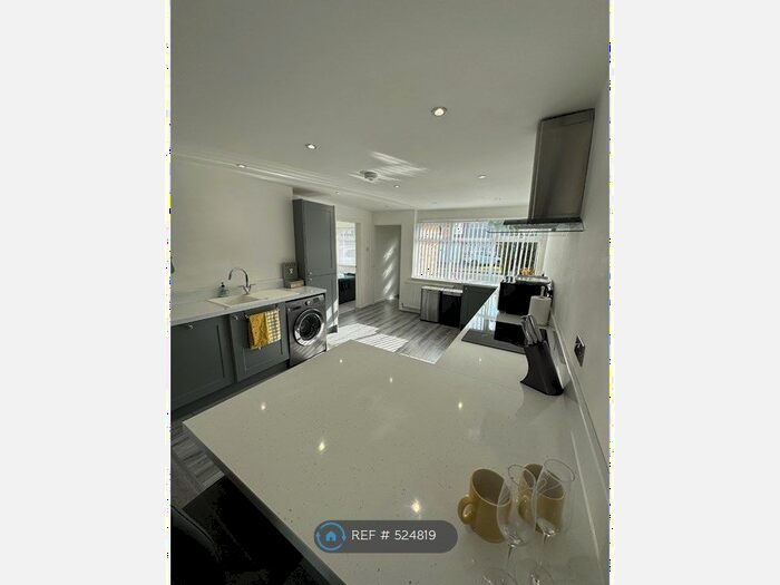 5 Bedroom Semi-Detached House To Rent In Briars Lane, Liverpool, L31