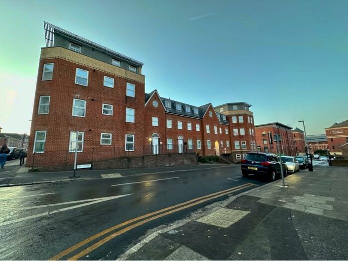 1 Bedroom Flat To Rent In East View Place, Reading, Berkshire, RG1