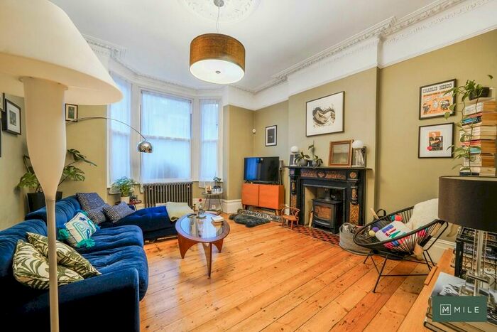 2 Bedroom Flat For Sale In Harlesden Gardens, London, NW10