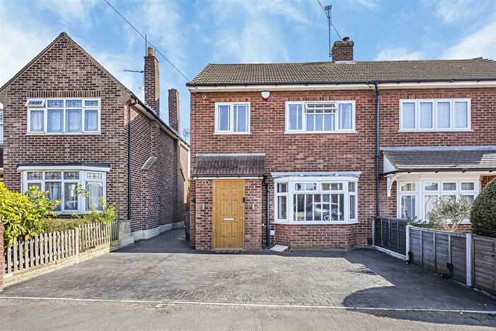 3 Bedroom Semi-Detached House For Sale In Monkswood Avenue, Waltham Abbey, EN9