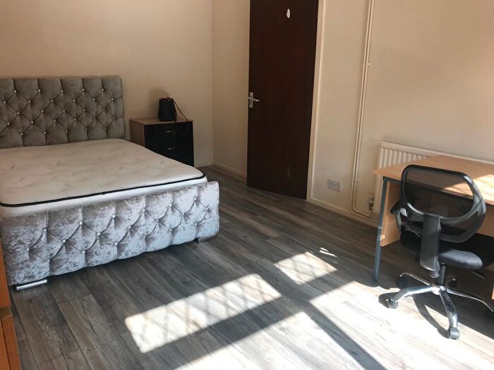 4 Bedroom Flat To Rent In Brynymor Road, Swansea, SA1