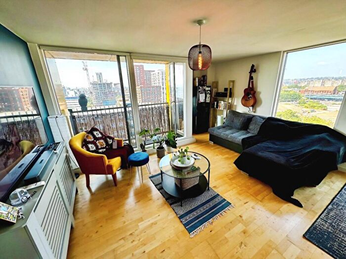 2 Bedroom Flat To Rent In Saxton, The Avenue, Leeds, West Yorkshire, LS9