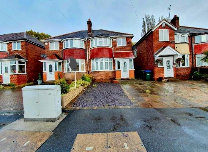3 Bedroom Semi-Detached House To Rent In Waddington Avenue, Great Barr, Birmingham B43