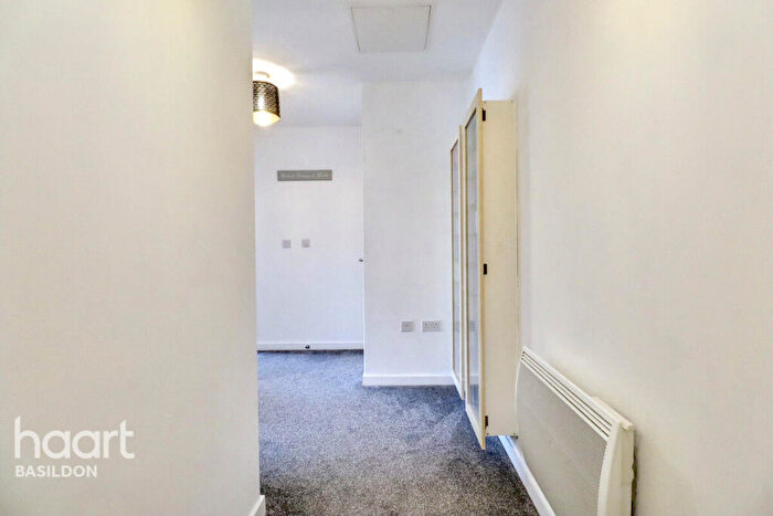 1 Bedroom Apartment For Sale In Southernhay Close, Basildon, SS14