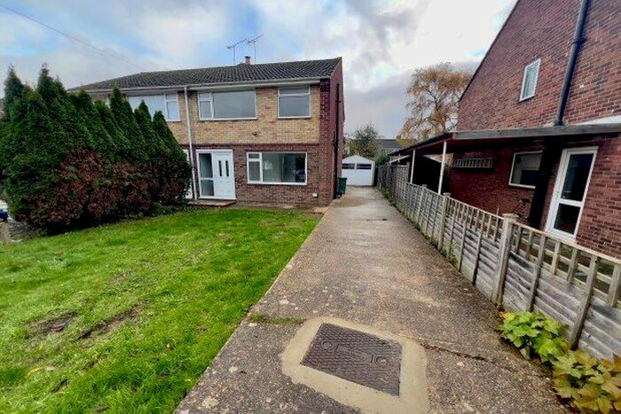 3 Bedroom Property To Rent In Brabon Road, Farnborough, GU14