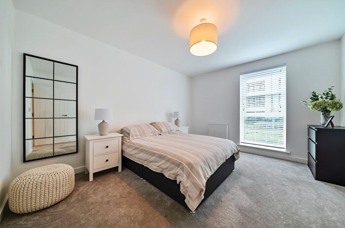 1 Bedroom Flat For Sale In Eastern Avenue, Western Cross, Ebbsfleet Valley, DA10