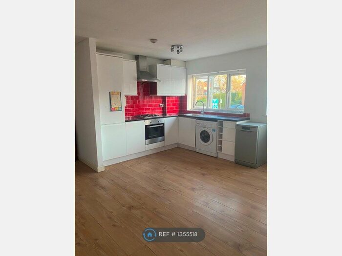1 Bedroom Flat To Rent In Connuaght Road, Brookwood, GU24