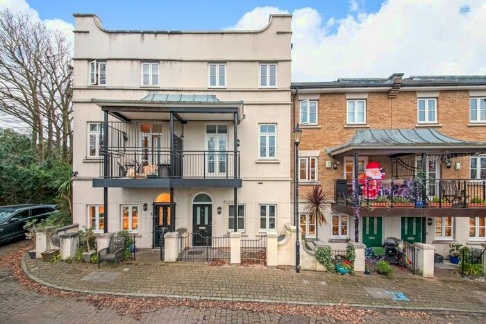 5 Bedroom Property To Rent In Brockwell Park Row, London SW2