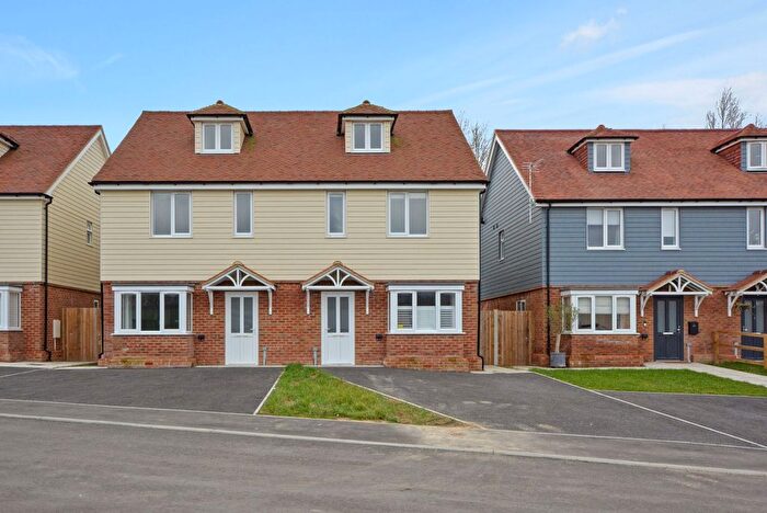 3 Bedroom Town House To Rent In Mathews Court, Warehorne Road, TN26