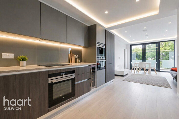 2 Bedroom Apartment To Rent In Lordship Lane, London, SE22