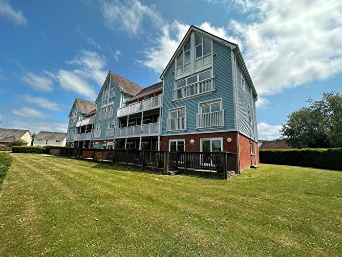 2 Bedroom Apartment To Rent In Perch Close, Larkfield, ME20