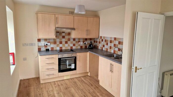 2 Bedroom Flat To Rent In Molesworth Street, Wadebridge, PL27