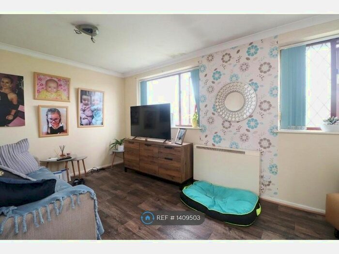 1 Bedroom Maisonette To Rent In Brookshaw Street, Bury, BL9