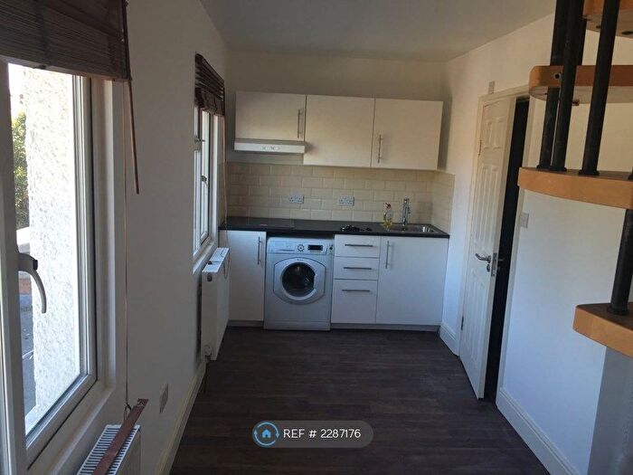 Studio To Rent In London, London, NW2