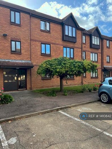 1 Bedroom Flat To Rent In Spring Close, Dagenham, RM8