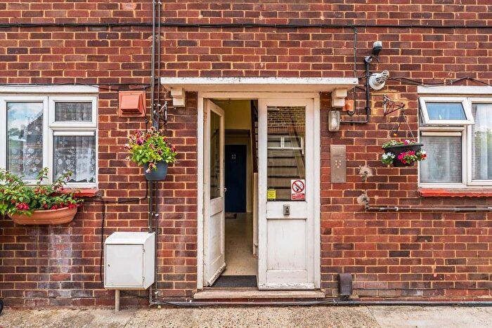 1 Bedroom Apartment For Sale In Kingston Road, Leatherhead, KT22