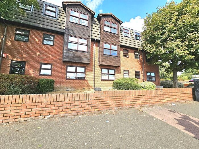 1 Bedroom Flat To Rent In Diamond Court, Park Lane, Hornchurch, RM11