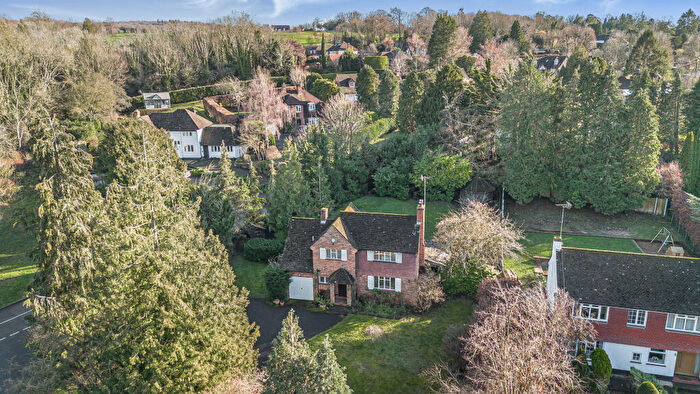 3 Bedroom Detached House For Sale In Givons Grove, South Leatherhead, KT22