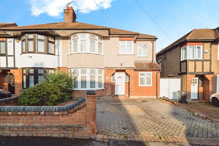 5 Bedroom Semi-detached House For Sale In St. Barnabas Road, Woodford Green, IG8